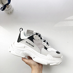 BalenciagaTripleS黑白灰巴黎世家正确字体电绣粗细位置大小正确侧边TPU透气孔匹配意产原版正确八层分离大底尺码3545