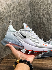 小潘气垫耐克NikeAirMax270后跟半掌气垫慢跑鞋白黑AH8050106采用大网贾卡网面制作鞋面使整双鞋子更富有层次感