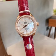 批320金白同价超级跑量款做工绝对不含糊好品质认准实拍细节所见即所得OMEGA欧米茄精心打造的超霸系列女士腕表绚丽夺目气质高雅女神首选之款316L精钢外壳镶嵌施华洛世奇水晶高端贝母字面进口石英机芯拱形矿物质镜面意大利进口牛皮表带原装折叠表扣尺寸37mm