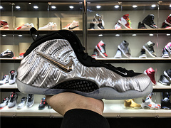 耐克NIKEAirFoampositeOnePro耐克喷泡系列NikeAirFoampositeProSilverAge货号616750004耐克液态银影侠泡38546