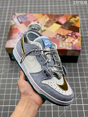 190公司级巴黎走秀款耐克DunkSBlow联手EJDER主理人打造NikeDunkSB巴黎时装周走秀这次EJDER的设计理念以橙色和蓝色为主裁片以及套袜式的鞋面呈现鞋